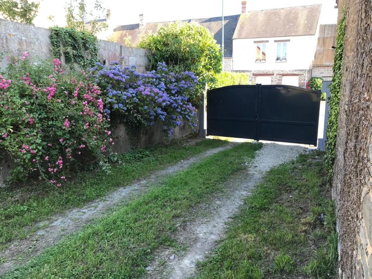 Hebergements Situes A 6 Kms Du Mont Saint Michel Tanis Eksteriør billede